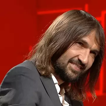 Dan Alexa, surprins în ipostaze tandre cu fosta iubită, Geanina, deși s-a speculat că ar fi într-o relație cu Andreea Popescu