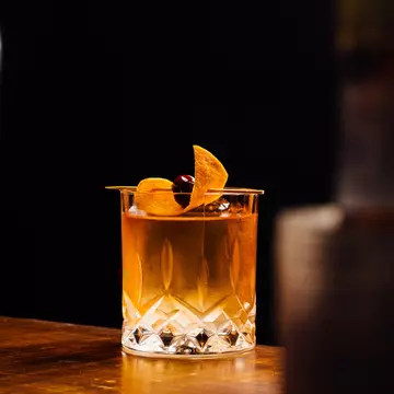 Top 9 cocktailuri cu whiskey: Rețete simple de făcut acasă