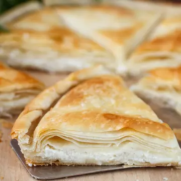 Tiropita, rețeta de plăcintă grecească cu brânză