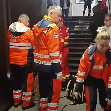 Un pompier a făcut infarct, după ce a aflat că urmează să fie concediat. Ciprian Ciucu dă afară mai mulți oameni de la Primăria Capitalei