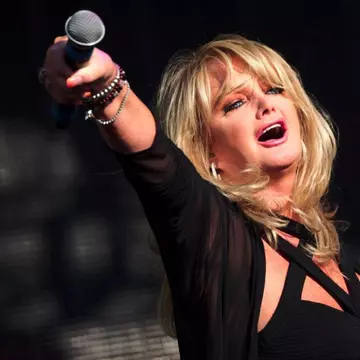 Bonnie Tyler, în comă indusă. Artista a fost supusă unei intervenții chirurgicale de urgență în Portugalia