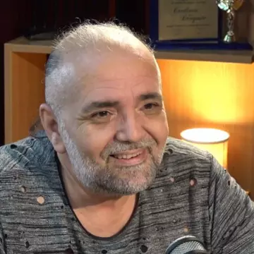 Daniel Iordăchioaie a cântat dintr-o groapă, unei persoane decedate. Suma uriașă pe care a primit-o artistul pentru show-ul neconvențional