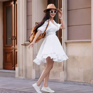De ce preferăm hainele albe vara?