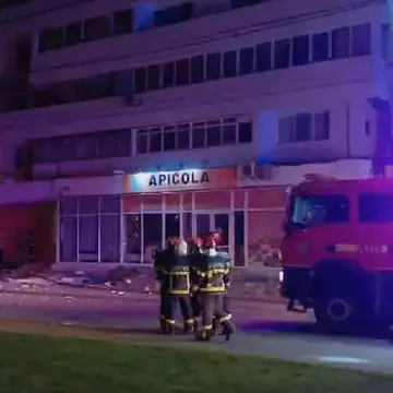 O dronă rusească a căzut pe un bloc din Galați și a explodat, provocând un incendiu. Reacția lui Raed Arafat