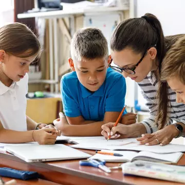 Elevii vor primi gratuit manuale, auxiliare și materiale educative. Decizia a fost publicată în Monitorul Oficial