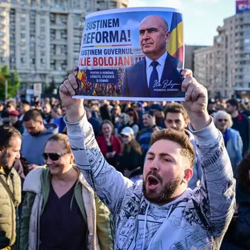 Ilie Bolojan, după ce românii au ieșit din nou în stradă pentru a-l susține, înainte de moțiunea de cenzură: „O țară fără privilegii”