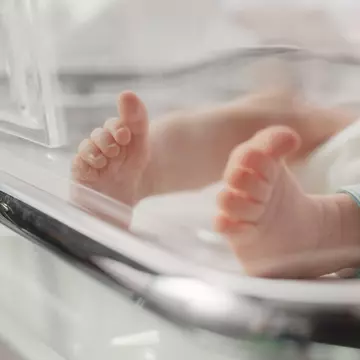 Medici de la Maternitatea Polizu, acuzați că au lăsat un bebeluș să moară: „Nu s-au comportat corespunzător și nu au raportat infecția”