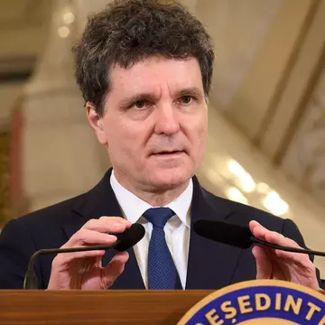 Nicușor Dan, anunț înaintea votului moțiunii de cenzură: „România va continua direcția occidentală”. Ce spune despre Călin Georgescu