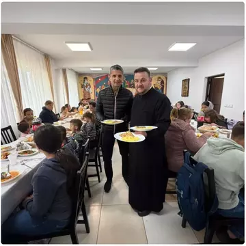 Imagini de la pomana lui Mircea Lucescu, la 40 de zile. Ce gest a făcut Răzvan Lucescu