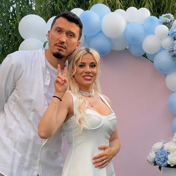 Anisia Gafton și Florin Serghei au dezvăluit sexul primului lor copil: „La mulți ani tuturor copiilor, și celor care sunt încă în burtică!”