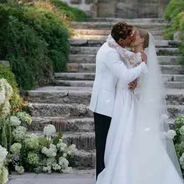 Armand Duplantis s-a însurat cu modelul Desiré Inglander. Nunta a avut loc într-un cadru de vis, în Franța