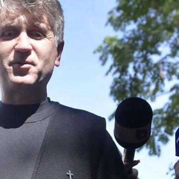Cristian Pomohaci, arestat pentru 30 de zile. Ce i-ar fi oferit fostul preot uneia dintre victimele sale: „I-a dat mașină, l-a dus prin America”