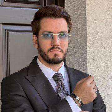 Domenico Perri a fost jefuit. Pe cine suspectează fostul iubit al Irishei că i-a produs prejudiciul de peste 2 milioane de euro