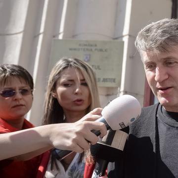 Elena Merișoreanu i-a luat apărarea lui Cristian Pomohaci: „Vine lumea buluc la el” Ce se întâmpla la slujbele nocturne ale fostului preot
