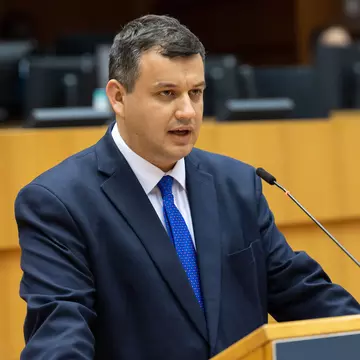 Guvernul Tomac are tot mai puține șanse să fie învestit. Ce calcule își fac partidele și ce strategie are PSD