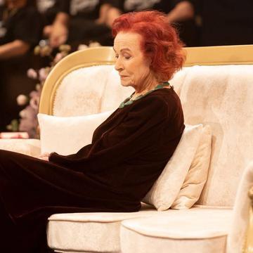 Primele imagini de la înmormântarea Sandei Țăranu. Mesajele îndurerate ale celor care au iubit-o: „Un omagiu doamnei care a înfrumusețat istoria TVR”