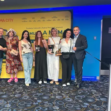 Comedie cu bucluc: zâzanie şi nemulţumiri în distribuţia filmului „MĂ MUT LA MAMA” 