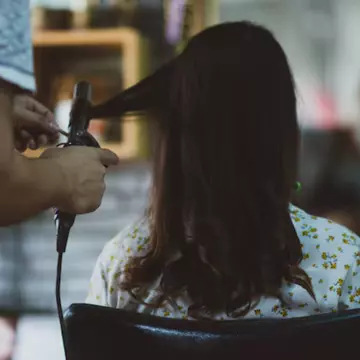 Cum gestionezi un salon de înfrumusețare cu servicii multiple fără haos în programări