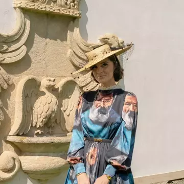 Creația Anne Marie D'Ange, inspirată de Brâncuși, omagiată de Principesa Margareta a României la Royal Garden Party de Ziua Regală