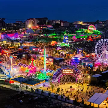 BEACH, PLEASE! intră în istorie: peste 600.000 de participanți, cea mai mare ediție de până acum și începutul unei noi ere la NIBIRU