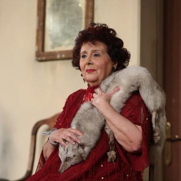 Imagini sfâșietoare de la priveghiul celebrei Adela Mărculescu. Artista a murit la 87 de ani 