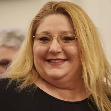 Diana Șoșoacă, imagini virale din vacanță. Lidera S.O.S s-a plimbat cu decapotabila prin Dobrogea, purtând accesorii de lux
