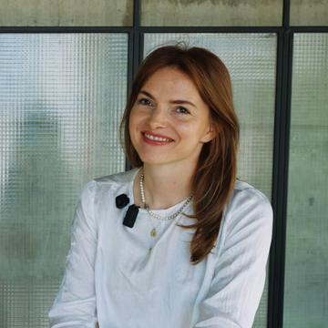 Cu ce se ocupă Iulia Mîzgan, partenera lui Tudor Chirilă. Juratul de la „Vocea României” a publicat un interviu rar cu mama celor doi copii ai săi