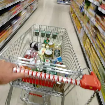 Alertă alimentară într-un supermarket din România! Produs, retras de urgență din cauza pesticidelor