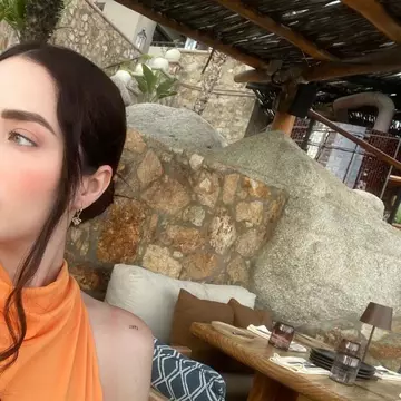 O influenceriță a murit în urma unei operații estetice. A lăsat în urmă o fetiță de 6 ani