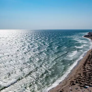Prețul piperat al unui șezlong în Vama Veche în vara 2026