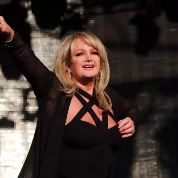 Operația care i-a schimbat parcursul și o dragoste de o jumătate de secol: Dramele ascunse din viața legendarei Bonnie Tyler
