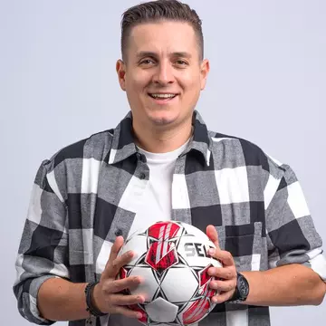 George Tănase și noua iubită, surprinși împreună la o lună după ce comediantul a anunțat divorțul de Lorena Pancu. Cum au fost fotografiați