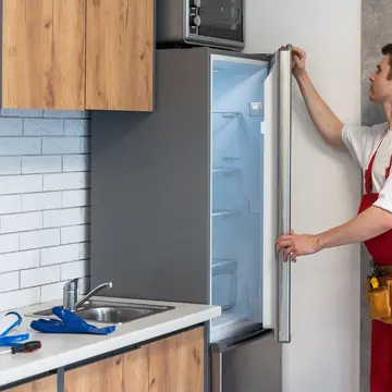 De ce se adună apă în frigider - cauze și rezolvare rapidă