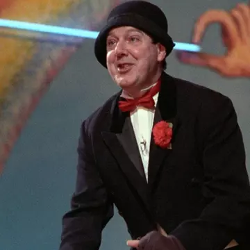 Doliu în lumea artistică. Legendarul comediant britanic Jimmy Cricket a murit la 80 de ani