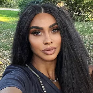 Laurette, din nou la spital după ce a trecut prin clipe de coșmar din cauza intervenției de mărire a feselor: „Am nevoie de rugăciunile voastre”