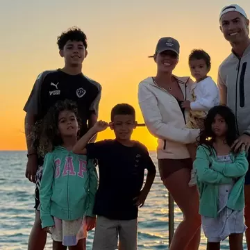 Motivul pentru care Cristiano Ronaldo și Georgina Rodriguez s-au căsătorit în sufrageria lor: „Am simțit o pace și o energie foarte greu de descris”. Cum au arătat ținutele lor