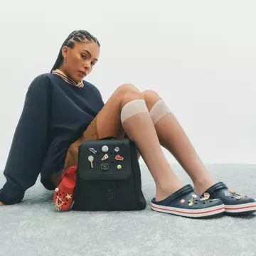 Crocs: personalizarea care transformă fiecare accesoriu într-o declarație de stil