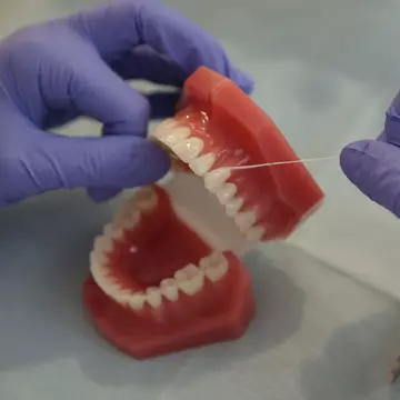 Unde pot începe un tratament cu aparat dentar în București?