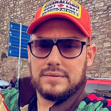Cum arată mormântul lui Andrei Versace. Locul de veci al „regelui fițelor” a fost lăsat de izbeliște