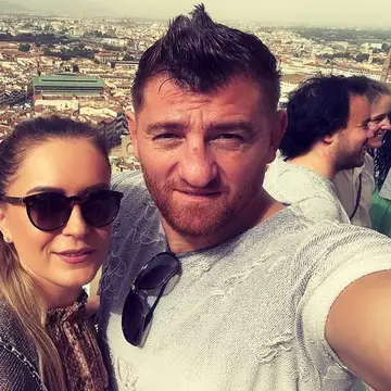 Cătălin Moroșanu și soția sa trăiesc o poveste de dragoste la distanță. Cine este și cu ce se ocupă Georgiana: „Nu mă așteptam să fie așa de înțepată”