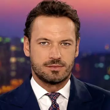 Cine este Marius Pancu. Jurnalistul de la Antena 1 se prezintă ca Mr. Pancu și a cucerit doamnele din mediul online
