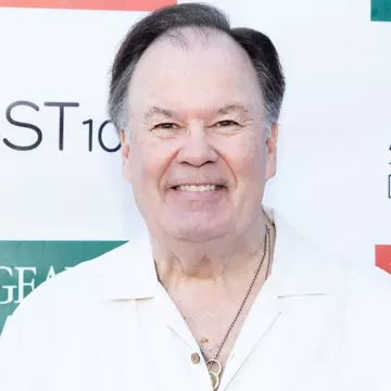 Dennis Haskins a murit. Actorul cunoscut pentru rolul său din „Salvați de clopoțel” avea 75 de ani