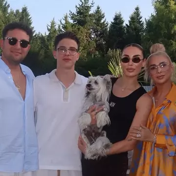 Ce cadouri a primit Laurențiu Reghecampf Jr. de majorat. Anamaria Prodan i-a cumpărat lui Bebeto un bolid de lux: „E prințul meu”