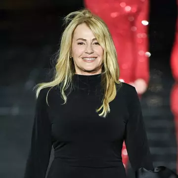 Nadia Comăneci a strălucit pe podium la Paris, la 64 de ani, alături de Jane Fonda, Eva Longoria și Heidi Klum: „Să reprezint România la Le Défilé L’Oréal Paris a fost o experiență cu totul specială”