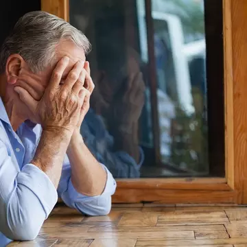 Cum a reușit o româncă să păcălească un pensionar de 82 de ani sub pretextul unei povești de dragoste. L-a lăsat fără 400.000 de euro