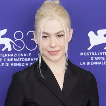 Phoebe Bridgers, apariție neconvențională pe covorul roșu la Festivalul de film de la Veneția