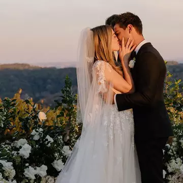 Taylor Lautner din Twilight a devenit tată pentru prima oară. Soția lui, Tay Lautner, a născut o fetiță