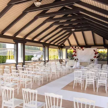 ScaunNunta.ro: Furnizorul de mobilier pentru evenimente prezent în patru țări
