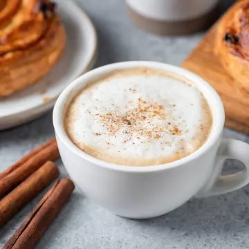 De ce e bine să pui scorţişoară în cafea? Ce efect are