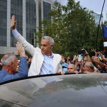 Călin Georgescu, plasat în arest la domiciliu. Fostul candidat la prezidențiale nu părăsește încă Arestul Central